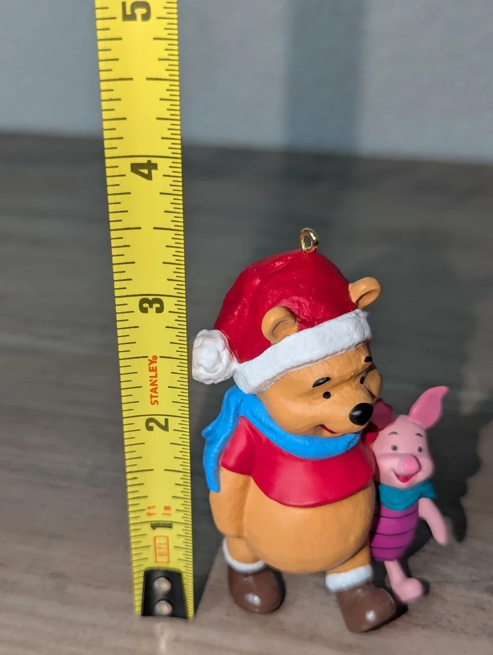 Hallmark 1996 Disney Winnie the Pooh and piglet ornament Xmas decor
